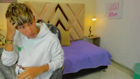 FER PHOENIX online show from November 2025 03:27:01 AM