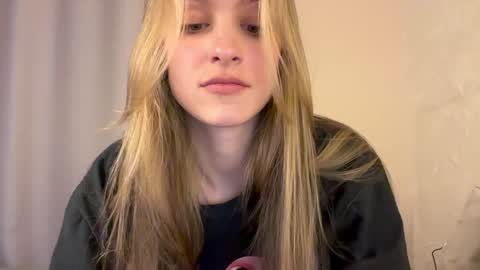 Snapshot of fflloowweerr chatting on December 2024 08:59:01 AM Lisa online show from December 2024 08:59:01 AM