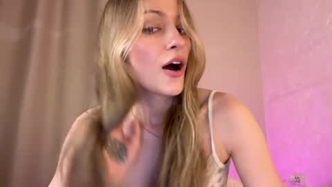 Snapshot of fflloowweerr chatting on January 2025 12:41:01 PM Lisa online show from January 2025 12:41:01 PM