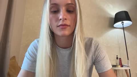 Snapshot of fflloowweerr chatting on September 2025 10:49:01 AM Lisa online show from September 2025 10:49:01 AM