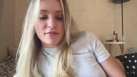 Snapshot of fflloowweerr chatting on September 2025 09:00:02 AM Lisa online show from September 2025 09:00:02 AM