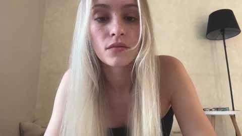 Snapshot of fflloowweerr chatting on September 2025 08:28:02 AM Lisa online show from September 2025 08:28:02 AM