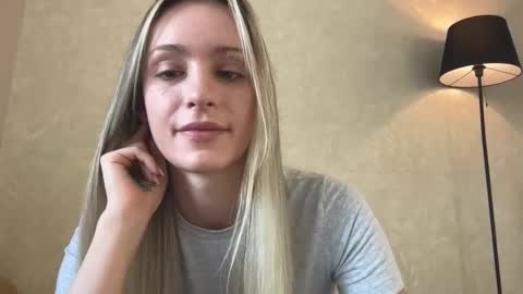 Snapshot of fflloowweerr chatting on September 2025 05:01:02 AM Lisa online show from September 2025 05:01:02 AM