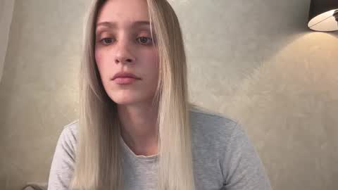 Snapshot of fflloowweerr chatting on October 2025 09:21:02 AM Lisa online show from October 2025 09:21:02 AM