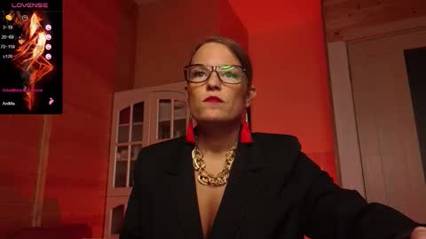 Snapshot of findom_lady_shine chatting on November 2025 03:16:02 AM Lady online show from November 2025 03:16:02 AM