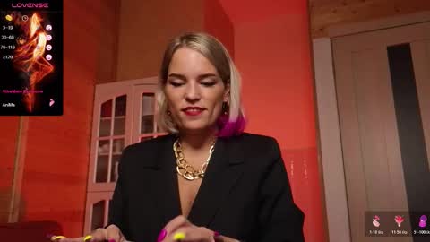 Snapshot of findom_lady_shine chatting on November 2025 04:24:02 AM Lady online show from November 2025 04:24:02 AM