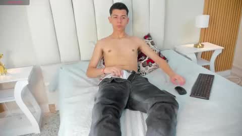 Nicolas online show from November 2025 01:46:01 PM