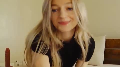 flowergirl online show from November 2025 07:58:01 PM