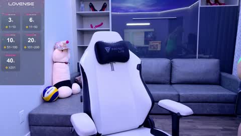 Bianca online show from October 2025 04:37:01 PM