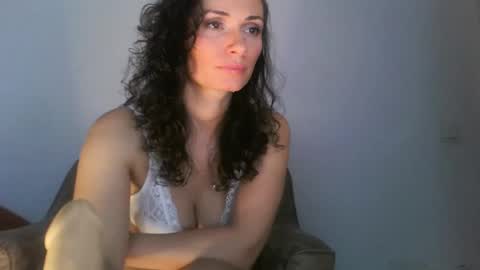 Select Lady online show from February 2025 08:31:01 PM