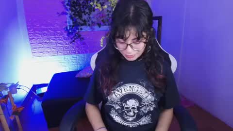 flora_blue online show from September 2025 11:54:02 AM