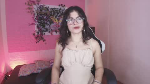 flora_blue online show from September 2025 11:33:02 AM
