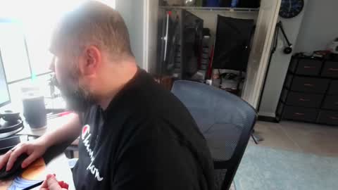 Snapshot of floridabearlive chatting on October 2025 09:53:02 PM FloridaBearLive online show from October 2025 09:53:02 PM