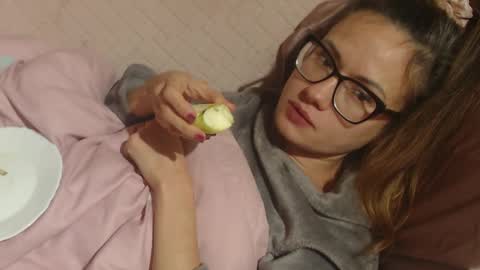 Snapshot of flowercandydoll13 chatting on November 2025 09:54:01 PM say meow and send tip online show from November 2025 09:54:01 PM