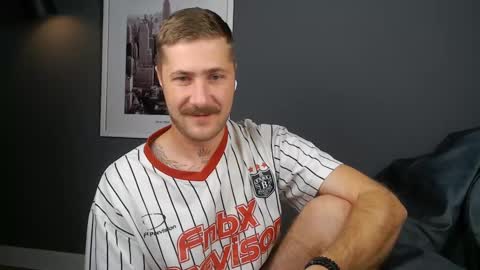 Snapshot of fluffy__cloude chatting on October 2025 07:10:02 AM Fluffy online show from October 2025 07:10:02 AM