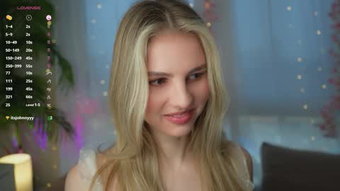 Snapshot of fluffy_angel chatting on January 2025 07:53:01 AM Adeline online show from January 2025 07:53:01 AM