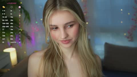 Snapshot of fluffy_angel chatting on January 2025 08:29:02 AM Adeline online show from January 2025 08:29:02 AM