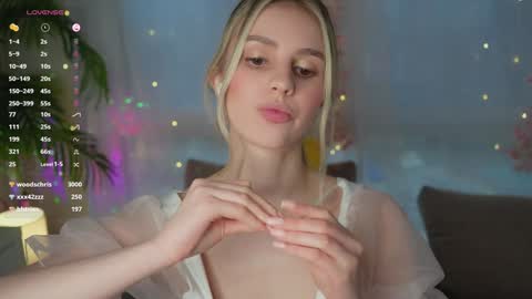 Snapshot of fluffy_angel chatting on January 2025 12:13:01 PM Adeline online show from January 2025 12:13:01 PM