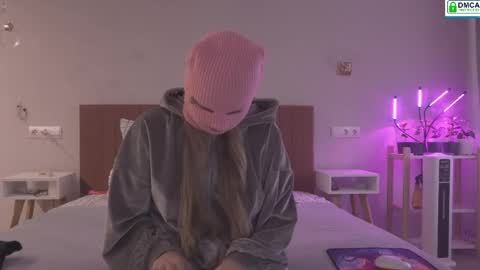 Snapshot of fluffy_hat chatting on March 2025 05:20:02 AM Fluffy and Krut online show from March 2025 05:20:02 AM