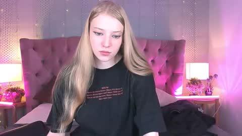 Snapshot of fluffy_ice chatting on October 2025 09:57:02 PM Mia online show from October 2025 09:57:02 PM