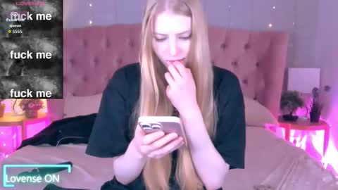 Snapshot of fluffy_ice chatting on October 2025 01:51:01 PM Mia online show from October 2025 01:51:01 PM