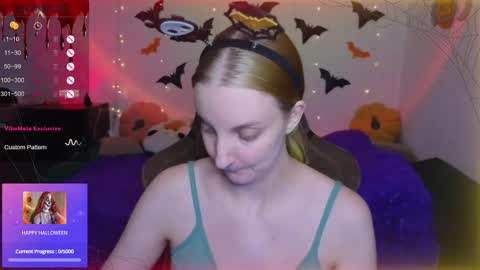 Snapshot of fluffy_muffin3 chatting on October 2025 12:06:01 PM Agatha online show from October 2025 12:06:01 PM