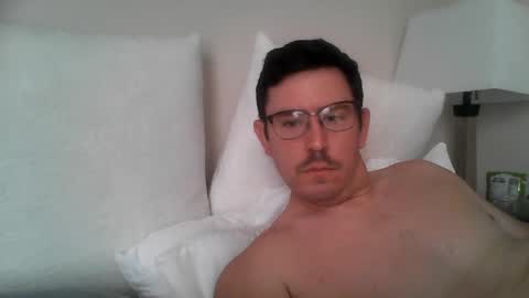 flyingd0404 online show from October 2025 07:00:01 PM