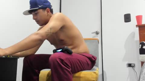 foot_master777 online show from September 2025 11:54:01 PM