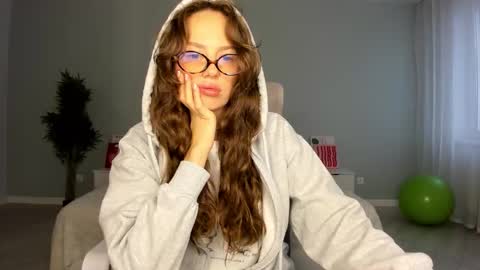 Kira online show from September 2025 12:32:02 AM