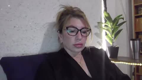 Snapshot of fox_red_lady7 chatting on March 2025 06:32:01 PM fox_red_lady7 online show from March 2025 06:32:01 PM