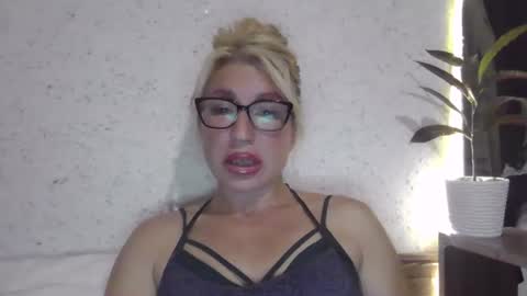 Snapshot of fox_red_lady7 chatting on October 2025 07:43:01 PM fox_red_lady7 online show from October 2025 07:43:01 PM