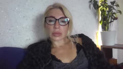 Snapshot of fox_red_lady7 chatting on October 2025 10:13:02 AM fox_red_lady7 online show from October 2025 10:13:02 AM