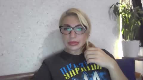 Snapshot of fox_red_lady7 chatting on October 2025 12:37:01 PM fox_red_lady7 online show from October 2025 12:37:01 PM