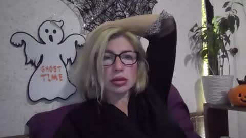 Snapshot of fox_red_lady7 chatting on October 2025 07:07:02 PM fox_red_lady7 online show from October 2025 07:07:02 PM