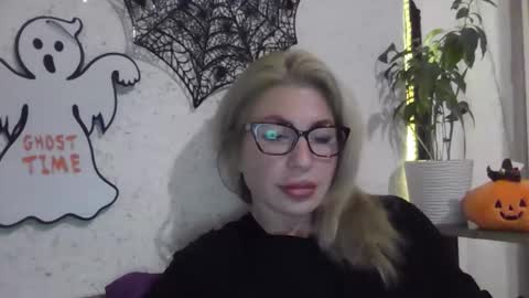 Snapshot of fox_red_lady7 chatting on October 2025 07:38:02 PM fox_red_lady7 online show from October 2025 07:38:02 PM