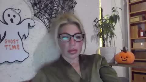 Snapshot of fox_red_lady7 chatting on October 2025 07:59:01 PM fox_red_lady7 online show from October 2025 07:59:01 PM