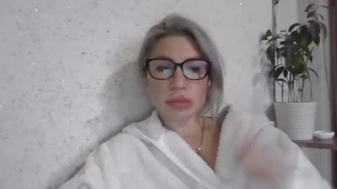 Snapshot of fox_red_lady7 chatting on November 2025 12:11:02 PM fox_red_lady7 online show from November 2025 12:11:02 PM