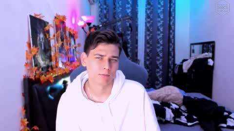 Foxicfu online show from October 2025 06:48:01 PM