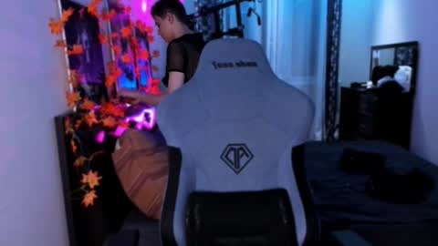 Foxicfu online show from October 2025 06:27:02 PM