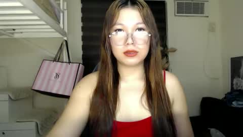 Snapshot of foxieeealona chatting on November 2025 04:37:02 AM Alicia Baby online show from November 2025 04:37:02 AM