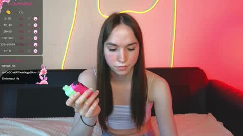 Snapshot of foxxy_girl_ chatting on September 2025 05:02:02 PM andice online show from September 2025 05:02:02 PM