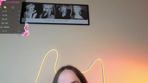 Snapshot of foxxy_girl_ chatting on September 2025 07:18:02 AM andice online show from September 2025 07:18:02 AM