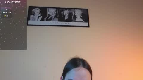 Snapshot of foxxy_girl_ chatting on October 2025 04:43:02 AM andice online show from October 2025 04:43:02 AM