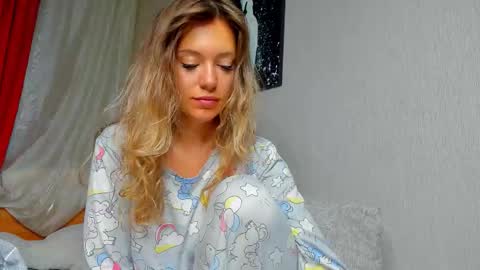 Snapshot of foxy_blond chatting on September 2025 12:15:01 AM Foxy online show from September 2025 12:15:01 AM