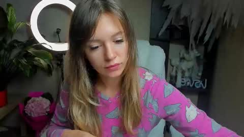 Snapshot of foxy_blond chatting on October 2025 12:18:02 AM Foxy online show from October 2025 12:18:02 AM