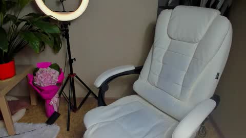 Snapshot of foxy_blond chatting on October 2025 12:19:01 AM Foxy online show from October 2025 12:19:01 AM