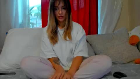 Snapshot of foxy_blond chatting on October 2025 12:22:01 AM Foxy online show from October 2025 12:22:01 AM