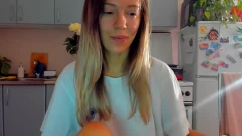 Snapshot of foxy_blond chatting on October 2025 12:13:01 AM Foxy online show from October 2025 12:13:01 AM