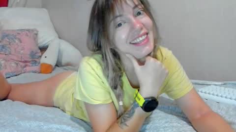 Snapshot of foxy_blond chatting on October 2025 12:15:02 AM Foxy online show from October 2025 12:15:02 AM