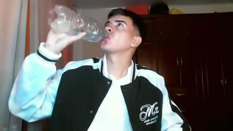 franccesco_699 online show from December 2024 04:17:01 PM